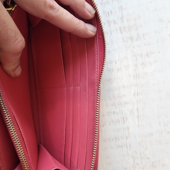 Prada Wallet - Picture 13 of 16
